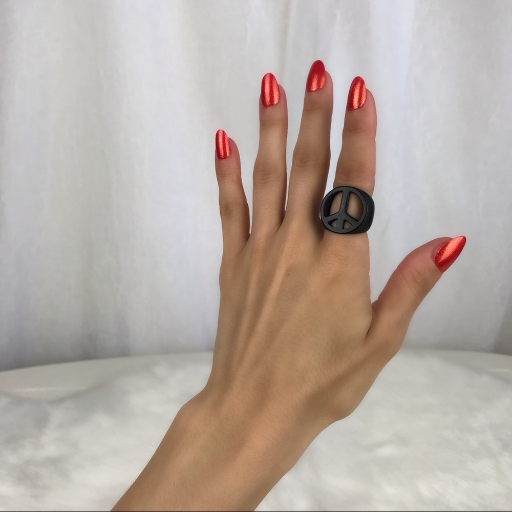 🚫SOLD🚫 Black Peace Sign Metal Ring Size 6 or - Picture 6 of 14